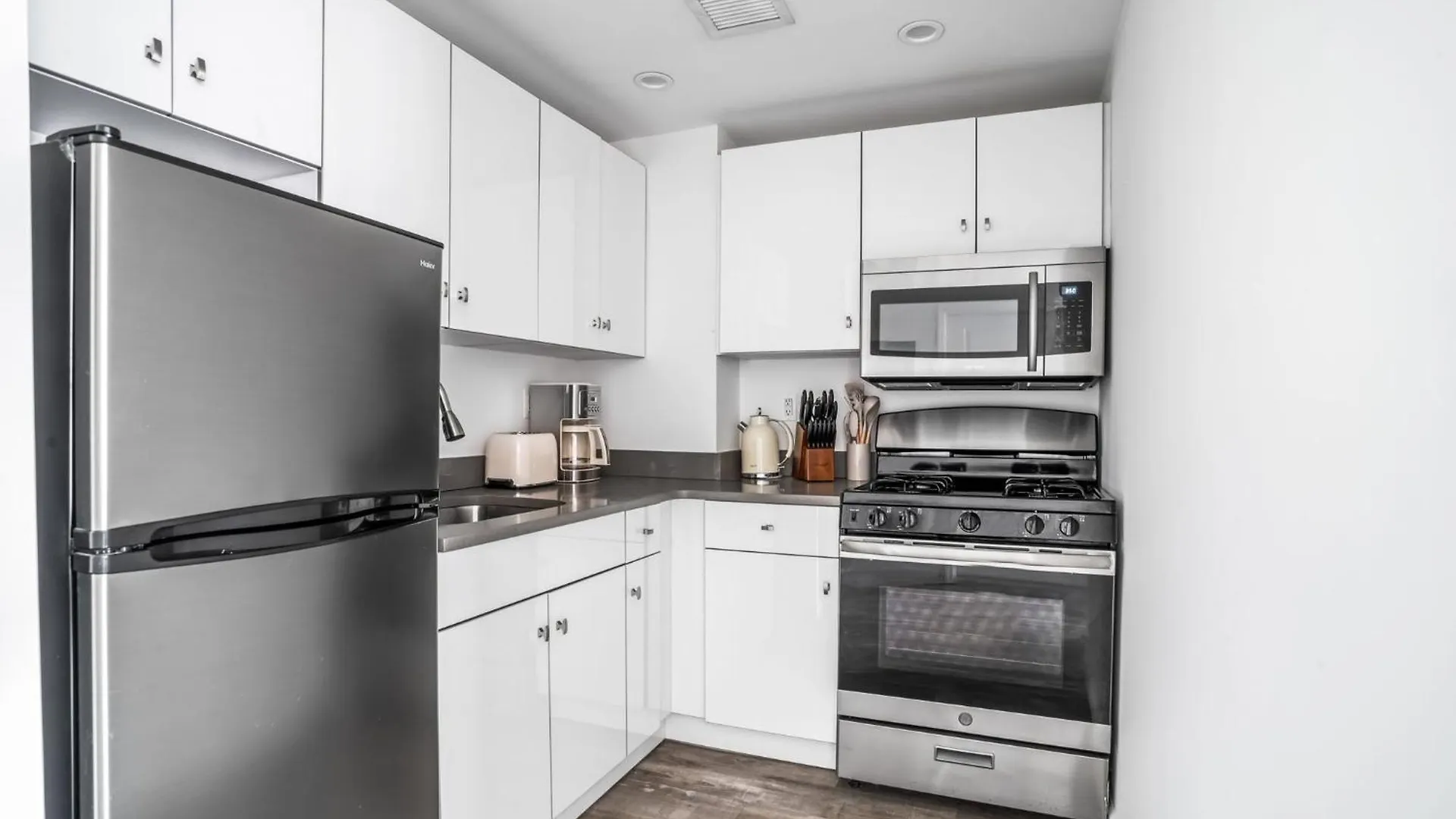 Stunning Modern 2Bedroom Apartment Near Central Park And Times Square New York 0*,  USA